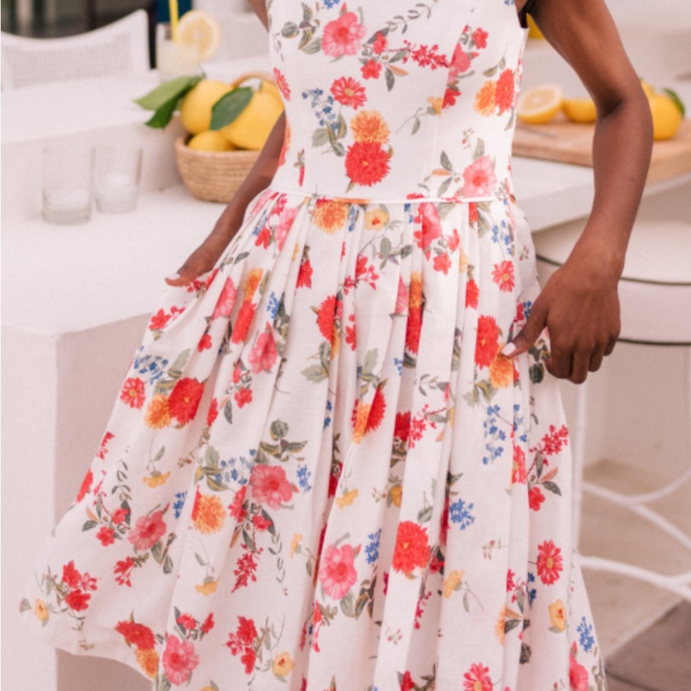 White and Red Knee-Length Sundress with Spaghetti Straps for Wedding Guest